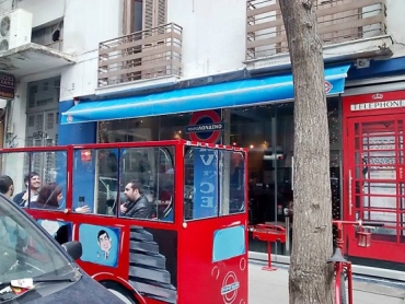 Άδεια λειτουργίας για το καφέ-μπαρ Μικρό Λονδίνο από το τεχνικό γραφείο ΤΕΚΝΙΚΑ, στη Θεσσαλονίκη